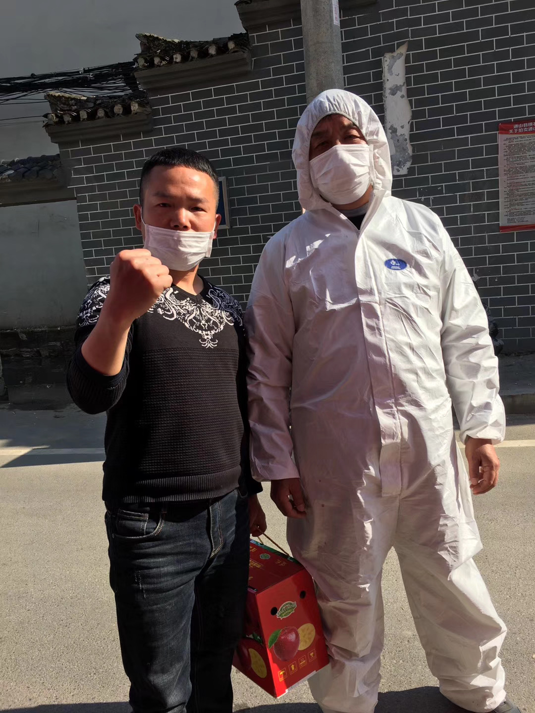 2020年武汉纹身铁木针刺青朱从强老师携手共抗疫情为志愿者捐物